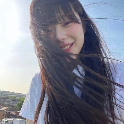 9顶假发的女孩